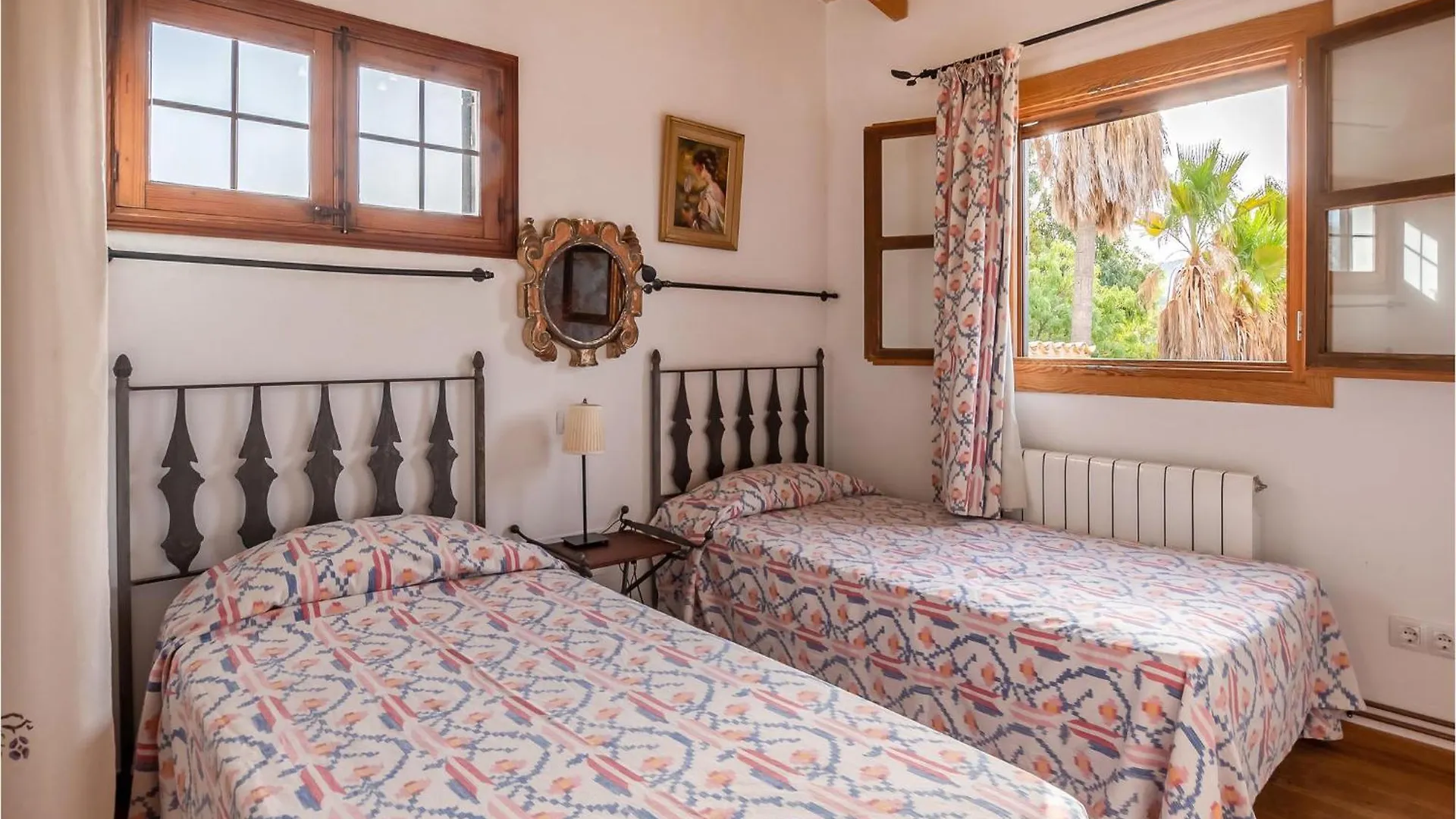 Cozy Home In Alaro Holiday home